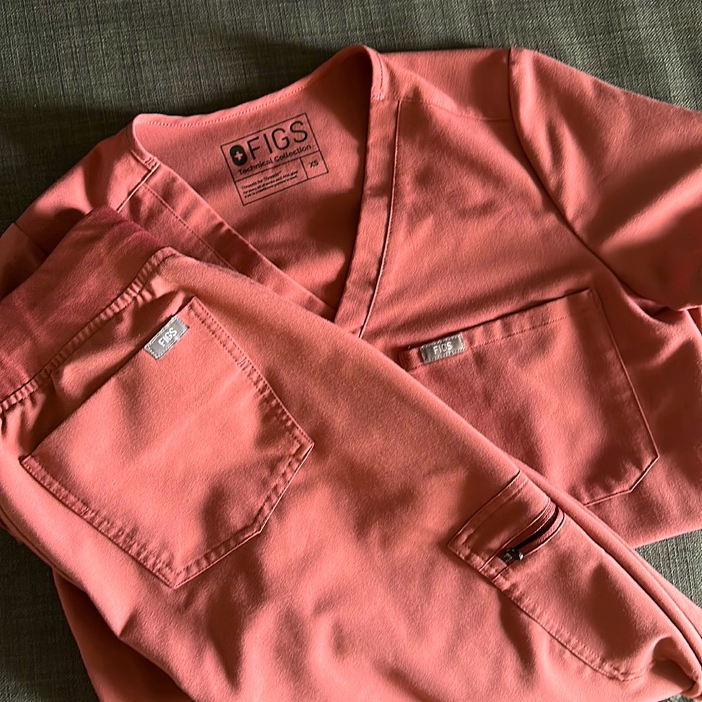 FIGS 🌸 MAUVE 🌸 Catarina One-Pocket Scrub Top + Zamora Jogger Scrub Pants XS
